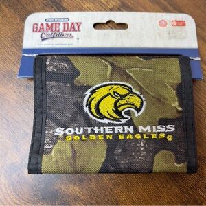 Southern Miss (State of Mississippi) Golden Eagle Folding Wallet in Camo…